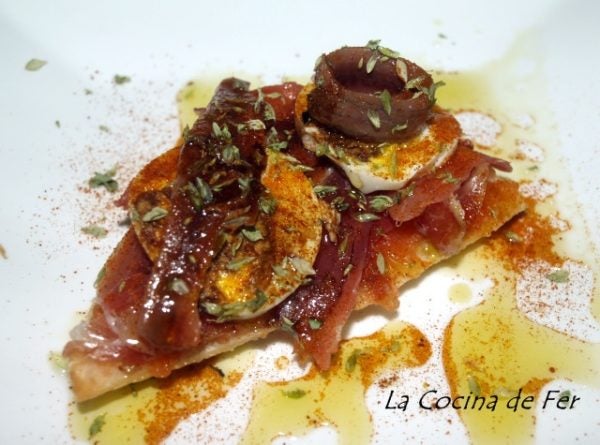 Bocadito extremeño con anchoas del Cantábrico