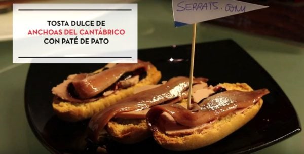 Tosta dulce de anchoas con paté de pato