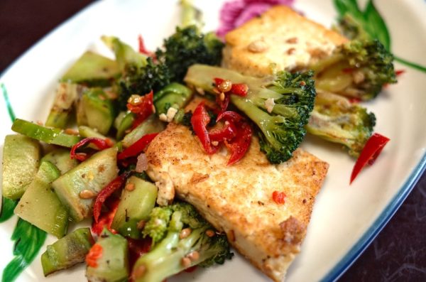Tofu con verduras para los lunes sin carne