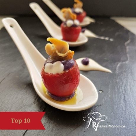 Conos de hojaldre rellenos de aguacate con anchoas y ventresca de bonito