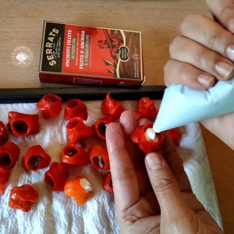 Rellenar los pimientos campanilla con queso