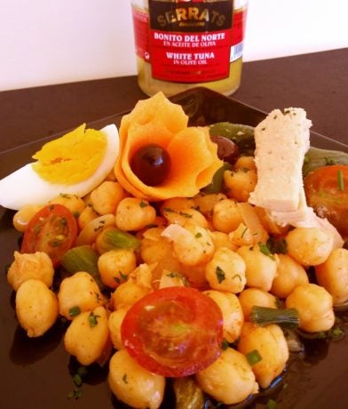 Ensalada de garbanzos con lomos de Bonito del Norte Serrats