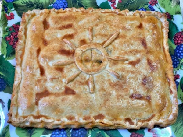 Empanada fallega con sardinas en lata