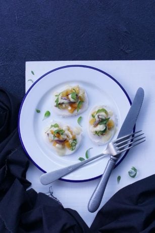 Ensalada de mozzarella con anchoas y nectarina