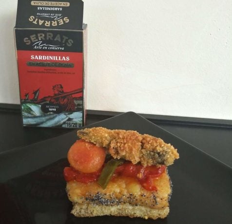 Canapé navideño de sardinillas