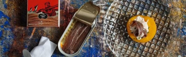 Canapés navideños de melocotones rellenos