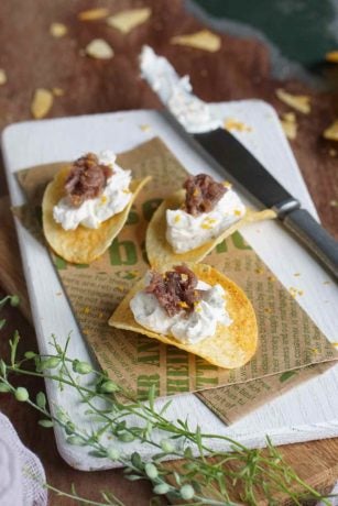 Canapé de patatas con queso y anchoa