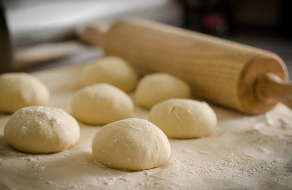 Masa para preparar pizzas con conservas de pescado