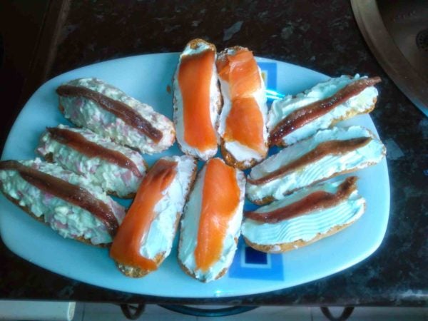 Pintxos variados con anchoas del Cantábrico