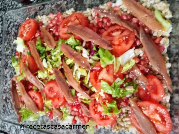 Ensalada de cebada con anchoas del Cantábrico