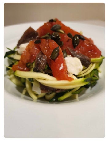 Ensalada de calabacín con anchoas y mozzarella