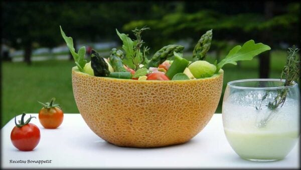 Ensalada de melón y aguacate con berberechos