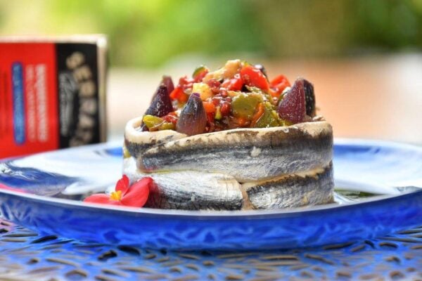 Entrante converduras para Navidad, corona de boquerones