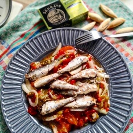 Ensalada de pimientos asados con sardinillas