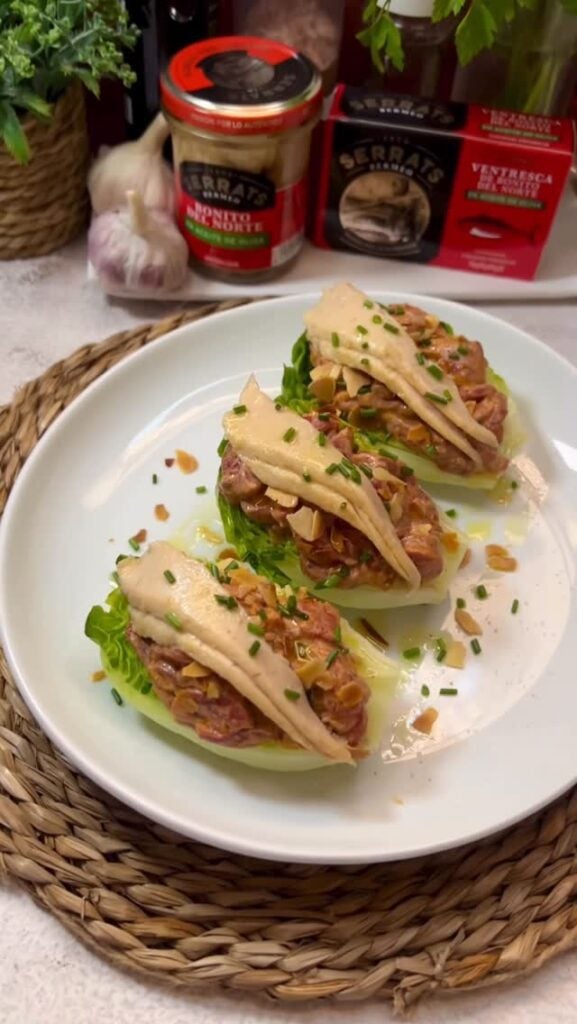 Cogollos con ventresca de bonito