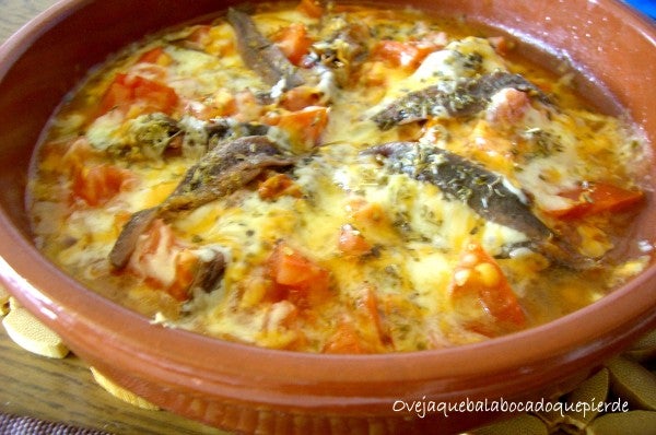 Anchoas del Cantábrico de Conservas Serrats gratinadas con tomate y mezcla de quesos-2