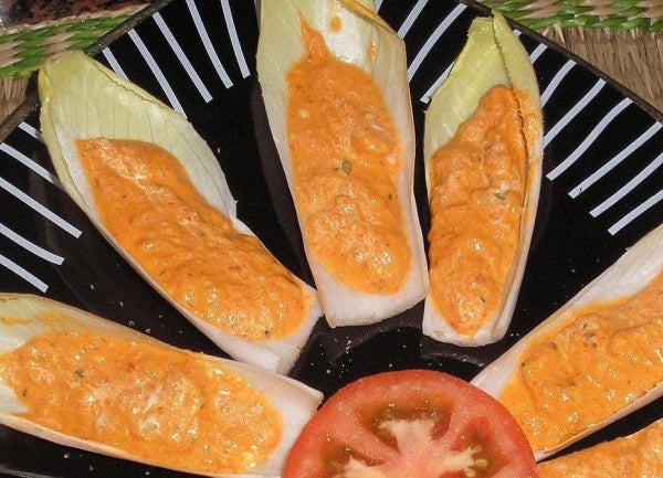 Endibias con salsa de piquillo y atún claro de Conservas Serrats zoom