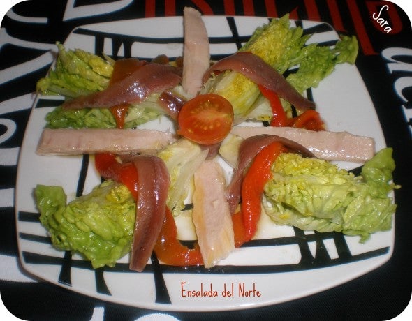 Ensalada con ventresca de bonito y anchoas del Cantábrico de Conservas Serrats
