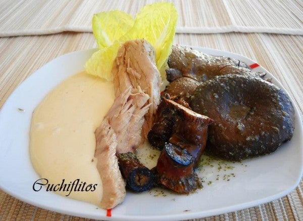Ventresca de bonito de Conservas Serrats con ajazeite, rebollones y cogollos
