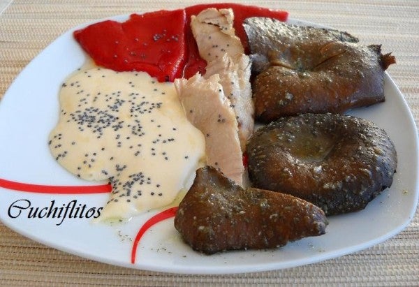 Ventresca de bonito de Conservas Serrats con ajazeite, rebollones y pimientos del piquillo