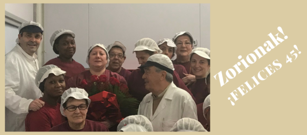 Homenaje a María Luisa, por sus 45 años en Conservas Serrats