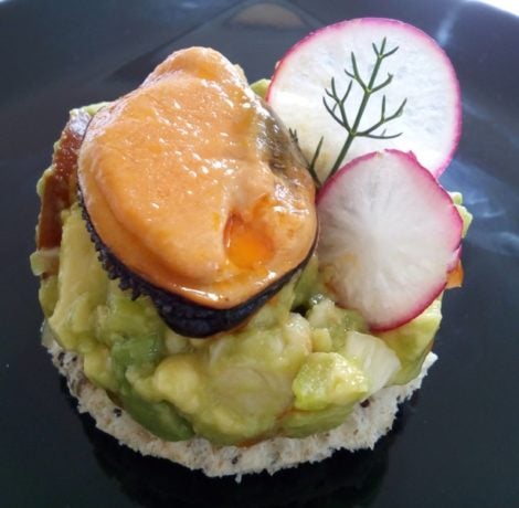 Canapé navideño de mejillón