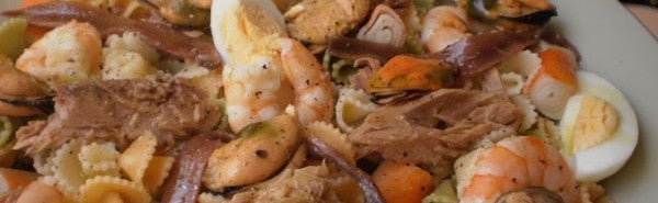 Ensalada de pasta y marisco con vinagreta de miel y mostaza