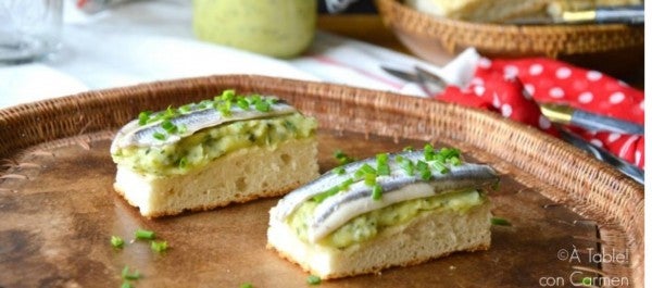 Focaccia con alioli de calabacín y boquerones en vinagreta