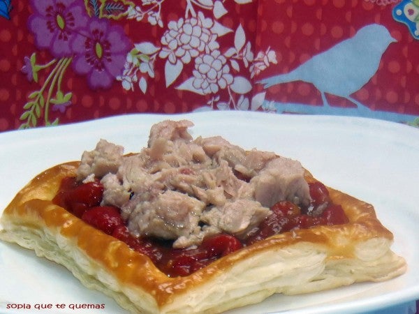 Hojaldre de atún con chutney