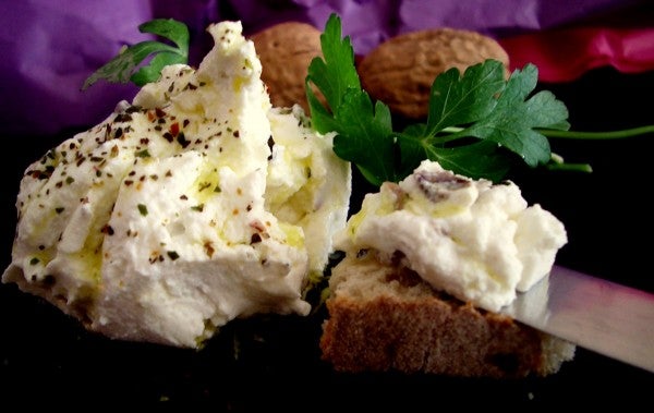Queso Labneh con anchoas