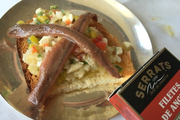 Tosta de Anchoas del Cantábrico con salpicón