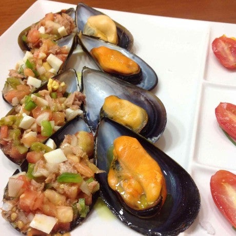 Tapa de mejillón y picadillo de bonito del norte