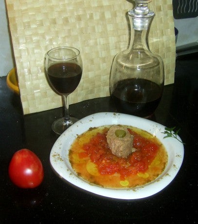 Tomate corazón de buey con atún