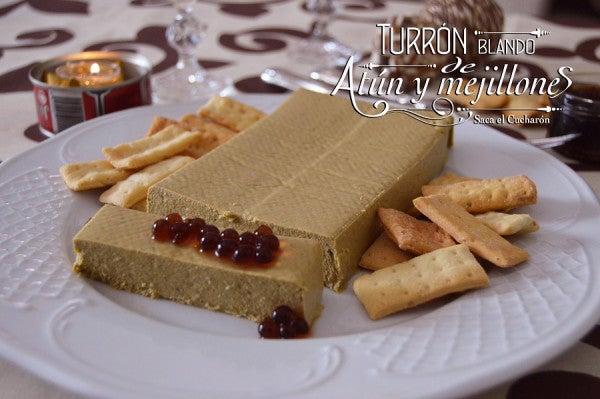 Canapé navideño: turrón blando de atún y mejillones